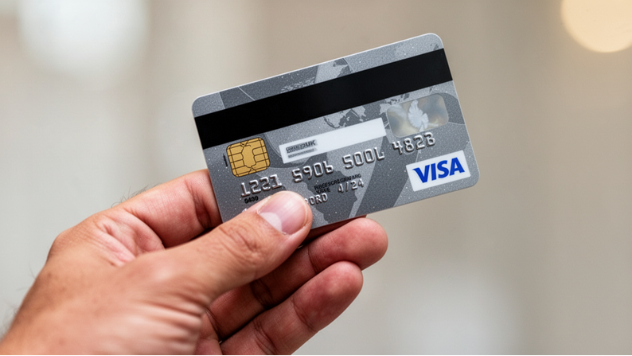 erererer Vai Pedir Seu Primeiro Cartão de Crédito? Saiba Isso Antes de Fazer